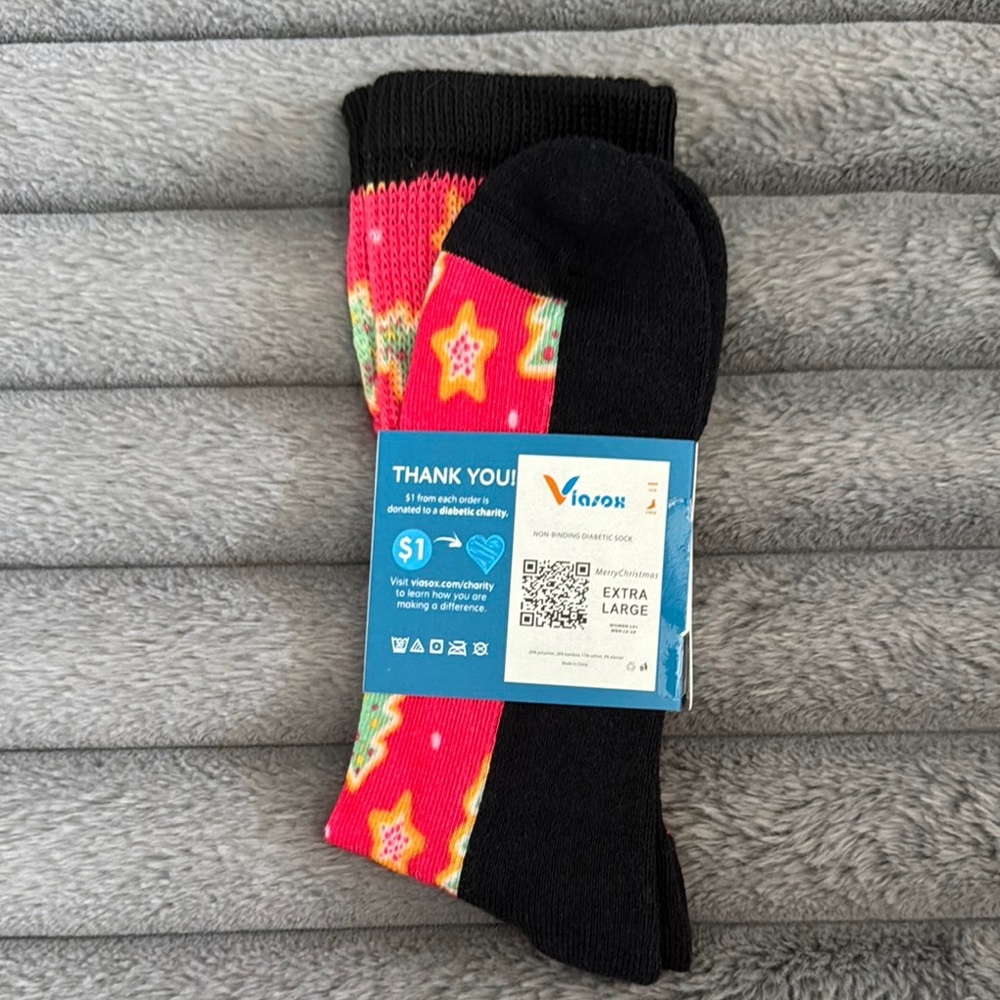 Viasox Diabetic Non Binding Casual Crew Socks with Christmas Print - Picture 2 of 4